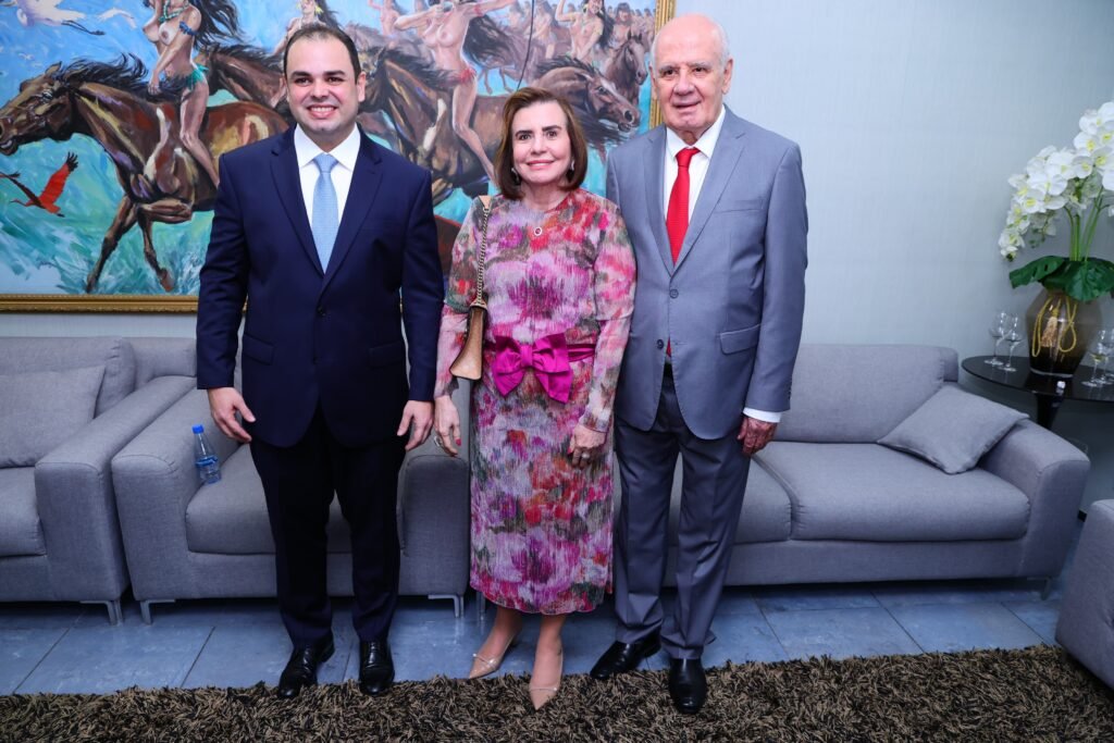 Presidente do TCE-AM prestigia posse do novo governador do Amazonas