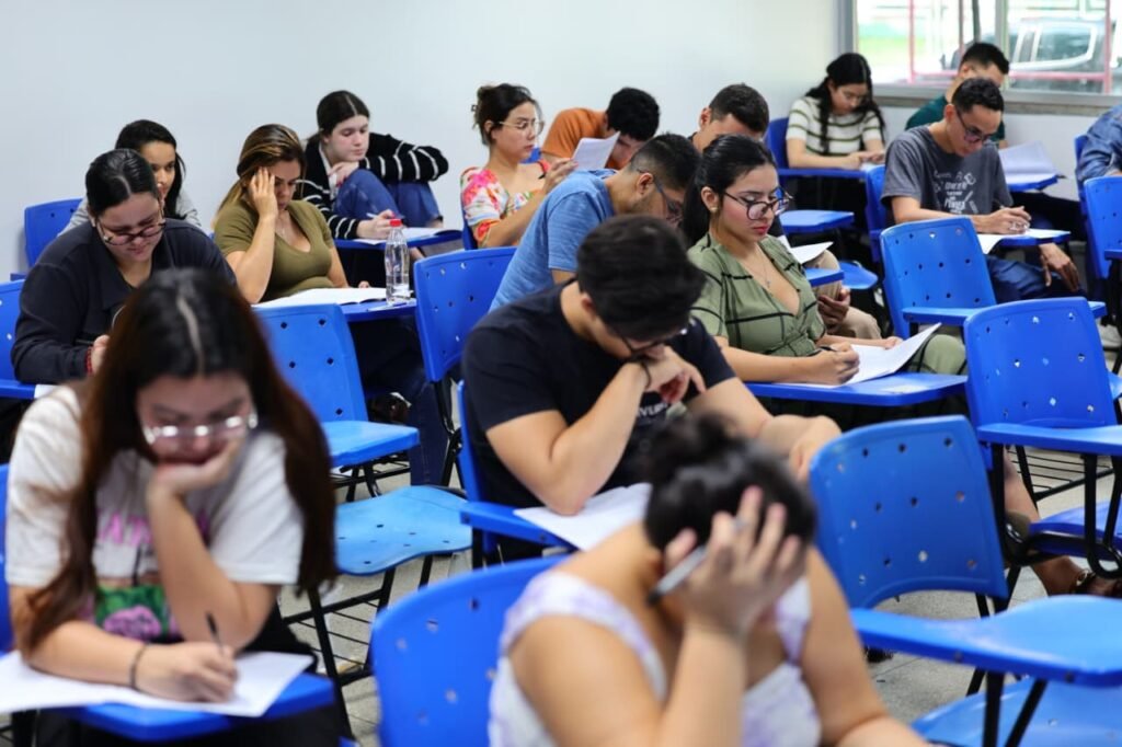 TCE-AM realiza provas do Processo Seletivo para Residência Jurídica e Contábil com mais de 800 candidatos